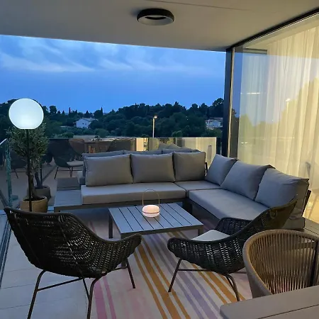 Vala Luxus Ρόβινι